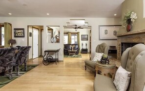 Interior - BURBANK FOOTHILLS-Monthly, Yearly—Pool&Spa, Pets, Solar, 3BR, 2BA (Burbank)