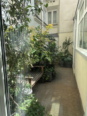 Terrace/patio - Ile Saint Louis : Best Paris Location, a Fabulous Place (Paris)