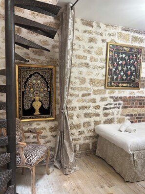 2 habitaciones, tabla de planchar con plancha, wifi y ropa de cama 