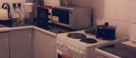 Refrigerador, microondas, horno, placa de cocina