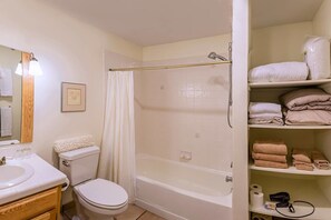 Cottage (2 Bedrooms) | Bathroom | Combined shower/bathtub, towels - Oak Lawn Cottage ~ 1.5 Blocks to OSF (Ashland)