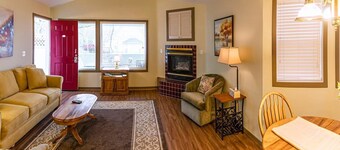 Oak Lawn Cottage ~ 1.5 Blocks to OSF