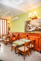 Breakfast, lunch, dinner served; international cuisine 