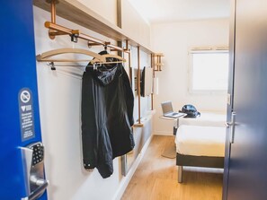 Twin Room, 2 Twin Beds | Desk, laptop workspace, soundproofing, free cribs/infant beds - Ibis Budget Dijon ST Apollinaire (Saint-Apollinaire)