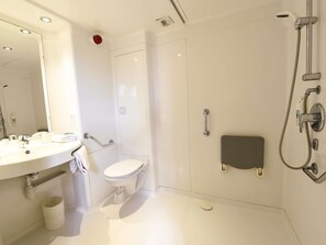 Työpöytä, kannettavalle tietokoneelle sopiva työtila, äänieristys