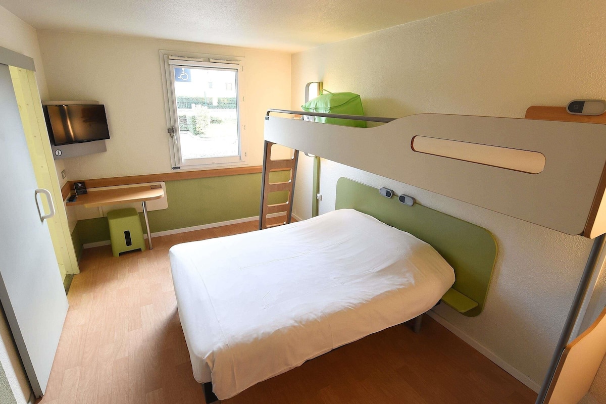 Habitación estándar, 1 cama matrimonial, con acceso para personas discapacitadas | Escritorio, espacio para trabajar con laptop y insonorización