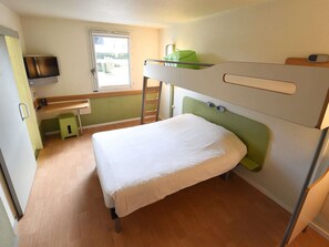 Standard Room, 1 Double Bed, Accessible | Desk, laptop workspace, soundproofing, free cribs/infant beds