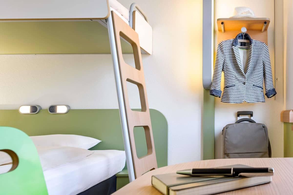 트리플룸, 더블침대 1개 | 책상, 노트북 작업 공간, 방음 설비, 무료 유아용 침대