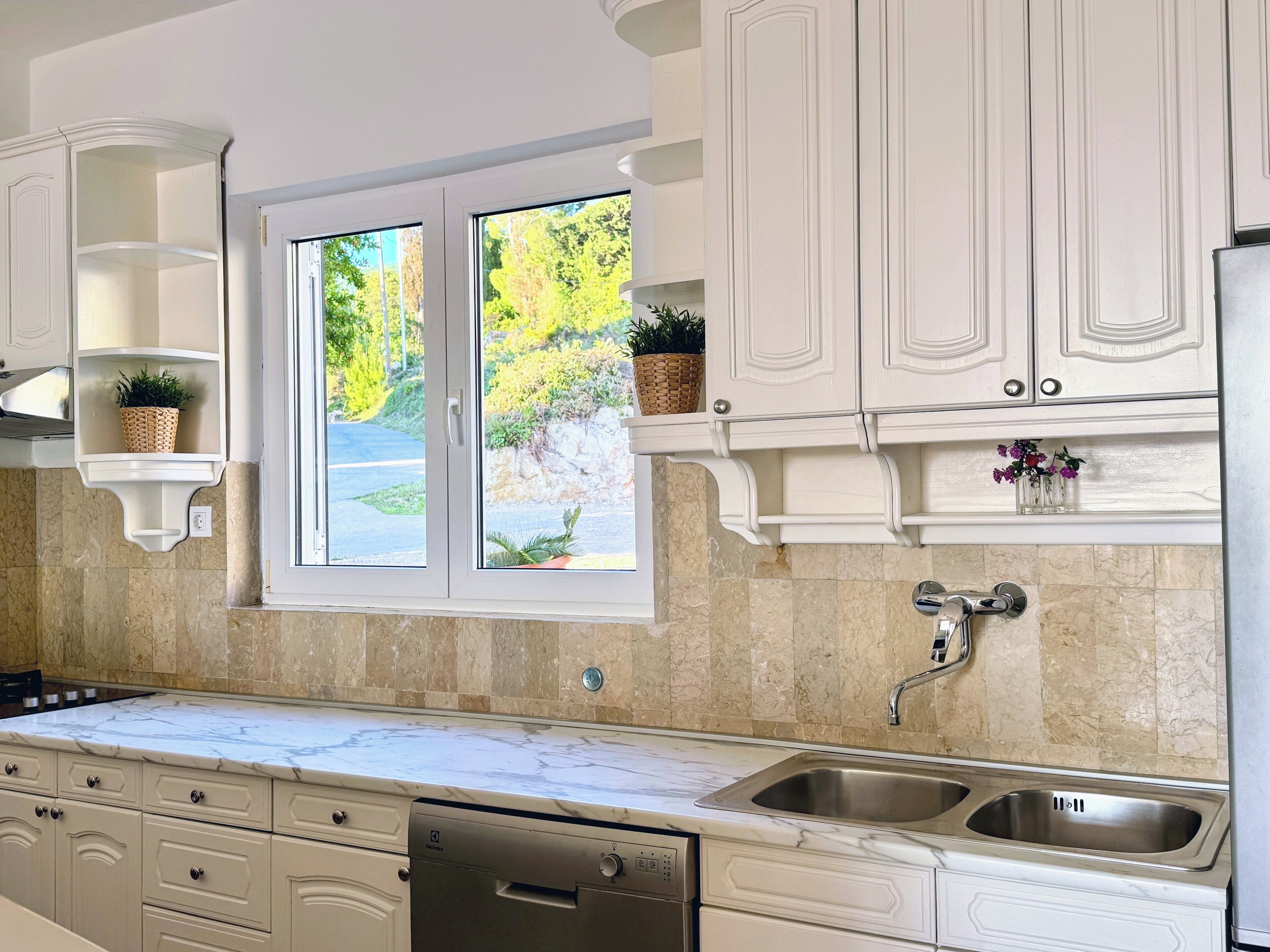 Apartment, 2 Bedrooms, Sea View | Private kitchen | Full-sized fridge, microwave, oven, stovetop