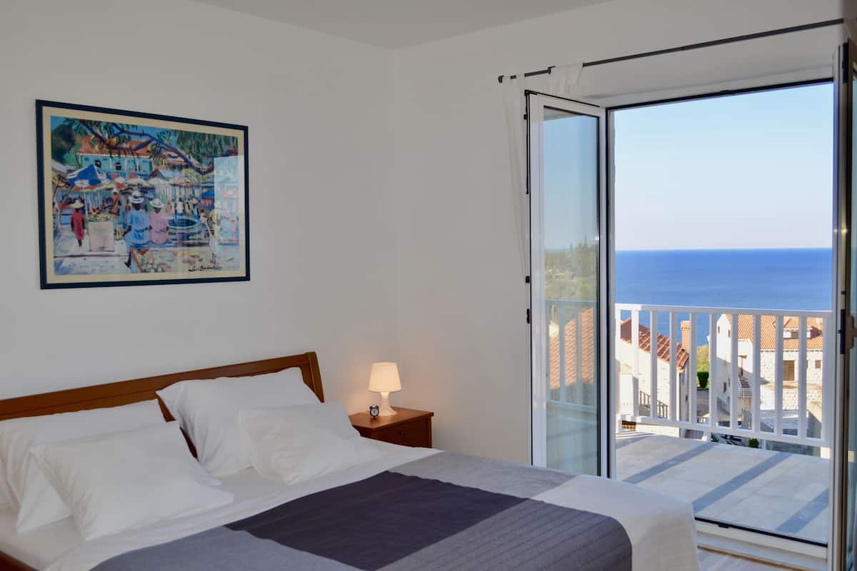 Panoramic Apartment, 3 Bedrooms, Sea View | 2 bedrooms, in-room safe, individually decorated, individually furnished