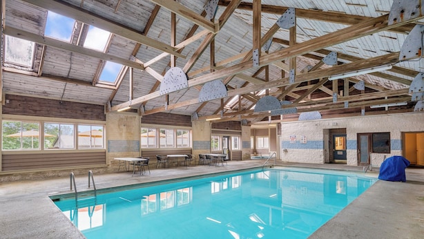 Indoor pool - Hotel Nashville (Nashville)