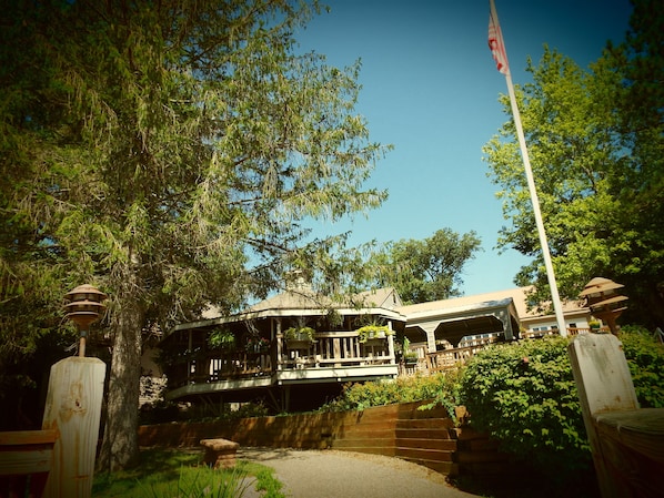 Exterior detail - Hotel Nashville (Nashville)