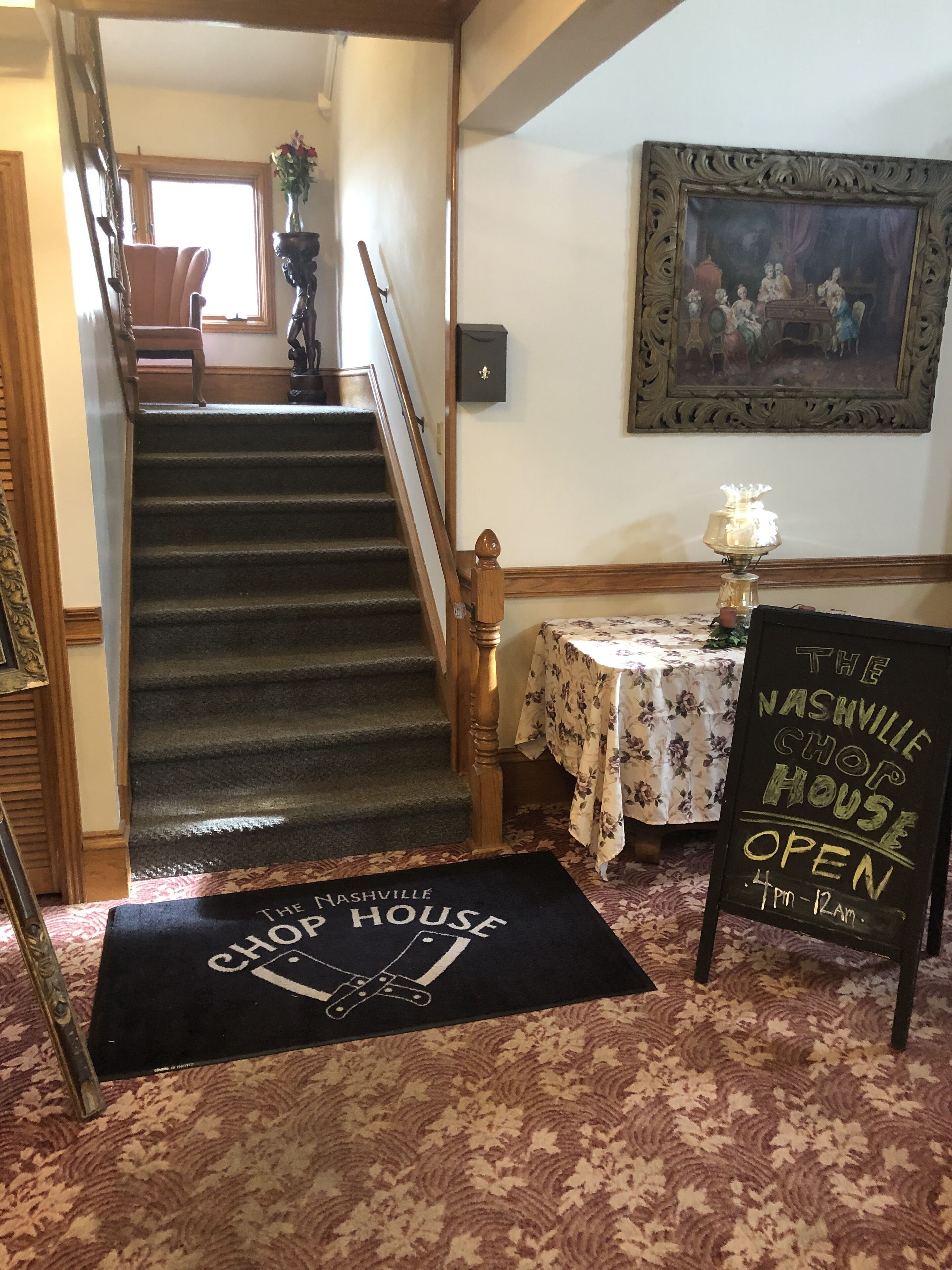 lunch and dinner served, american cuisine