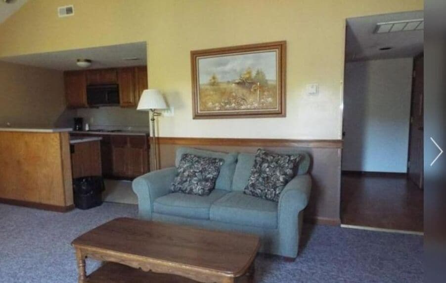 Studio | Individually decorated, individually furnished, iron/ironing board