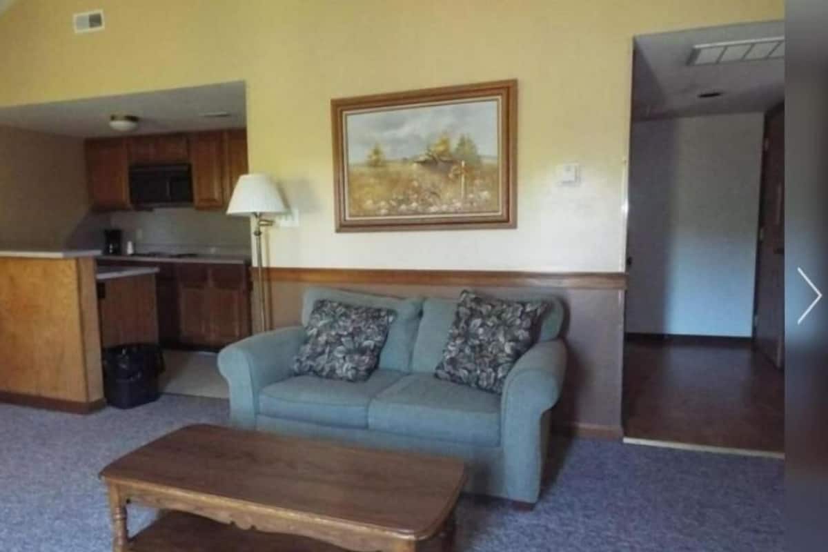 Studio | Individually decorated, individually furnished, iron/ironing board