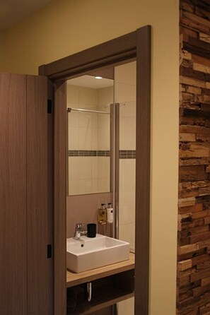 Double Room (Lente) | Bathroom | Free toiletries, hair dryer, bathrobes, towels - Dotter 17 (Erpe-Mere)