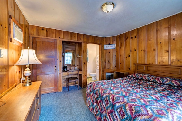 Queen Room 1 | Free WiFi, bed sheets