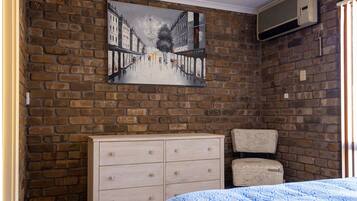 2 bedrooms, iron/ironing board, free WiFi, bed sheets