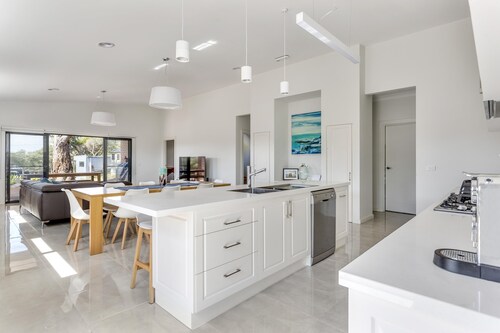 Diamond Bay Beach House, Sorrento - Brand new holiday home in the Diamond Bay precinct.