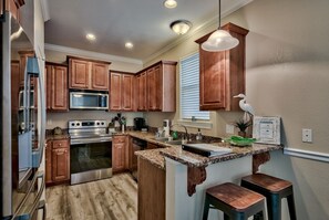 Refrigerador, microondas, horno, placa de cocina