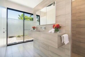 Shower, hair dryer, towels