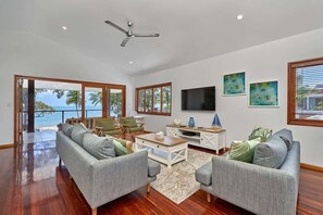 TV - Absolute Luxury Beachfront Holiday House (Clifton Beach)