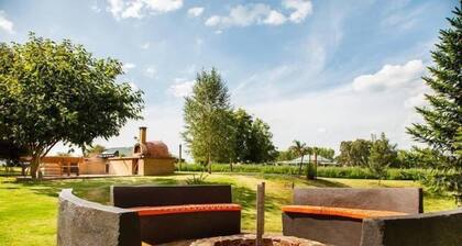 Pizza oven; fire pit; lots of space indoor and outdoor, fires and aircon. Groups