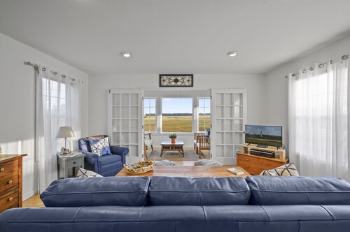 To the Lighthouse (formerly Epiphany) is a breathtaking 3 Bedroom/3 Full Bath Va