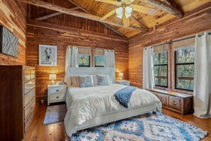 2 bedrooms, desk, iron/ironing board, free WiFi