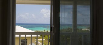 Cottage At Dean's Blue Hole - Walking Distance To The Blue Hole!