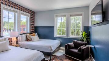 4 bedrooms, desk, iron/ironing board, travel cot