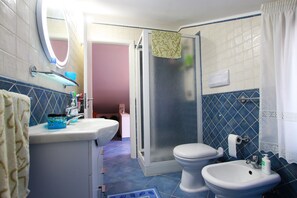 Shower, hair dryer, bidet, towels - Sea front apartments with POOL, Terrace with SEA VIEW, WiFi, near Cefalu Palermo (Campofelice di Roccella)