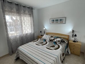 2 soverom, strykejern/-brett og internettilgang