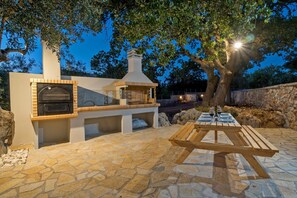 Outdoor dining - Chloe villa , 3 bedrooms,Countryside,pool, near taverns (Rethymno)