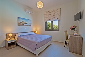 3 bedrooms, in-room safe, iron/ironing board, free WiFi