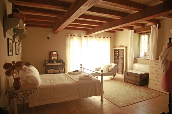 1 chambre, fer et planche à repasser, Wi-Fi gratuit, draps fournis