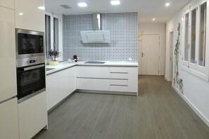 Frigorífic, microones, forn i placa de cuina