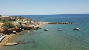 A coastal area with clear waters, boats, and a sandy beach. -  Villa Levanda,pool, walking distance from the beach and shops ,no car needed! (Πάνορμος Rethymno, Crete)