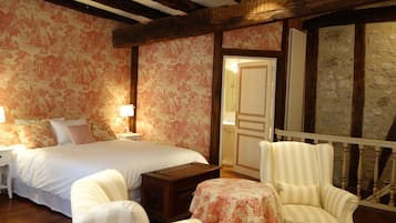 4 slaapkamers, een strijkplank/strijkijzer, reisbedje, gratis wifi