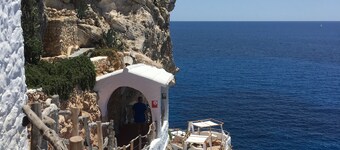 Modern villa, great location, private pool, free WiFi, air con.