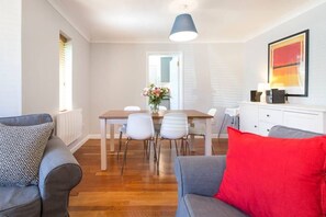 Een smart-tv, een filmbibliotheek en een stereo