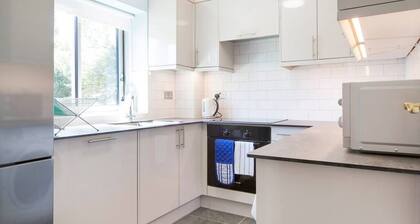 Moderni, lämmin, turvallinen ja mukava Oxford-huoneisto, josta pääsee helposti kaupunkiin