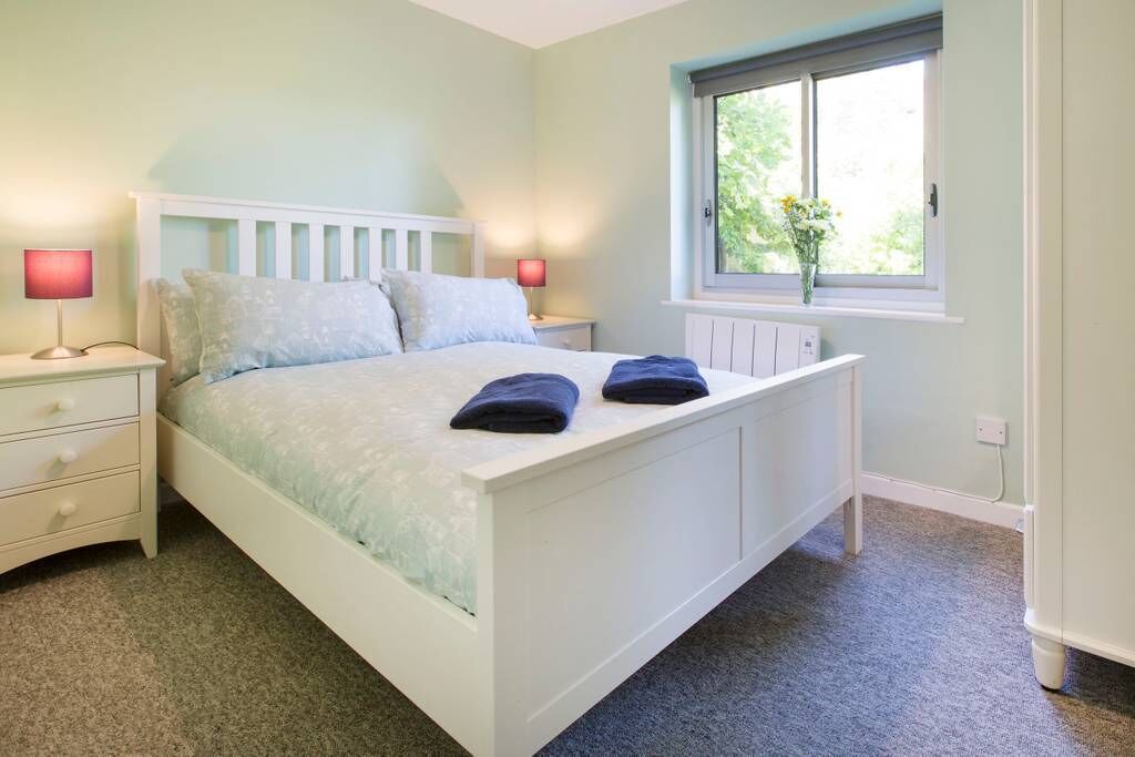 3 slaapkamers, een strijkplank/strijkijzer, reisbedje, gratis wifi