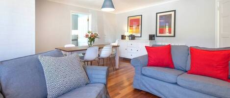 Smart TV, video library, stereo