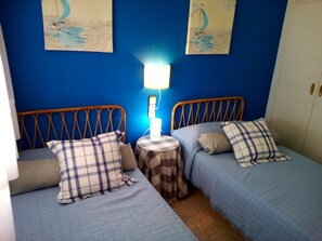 2 soverom, strykejern/-brett og internettilgang