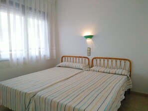 2 chambres, fer et planche à repasser, accès Internet