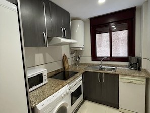 Frigorifero, microonde, forno, lavastoviglie