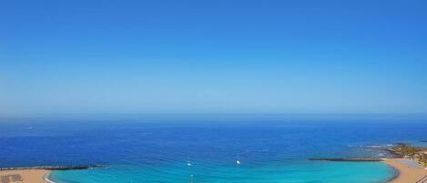 靠近海滩