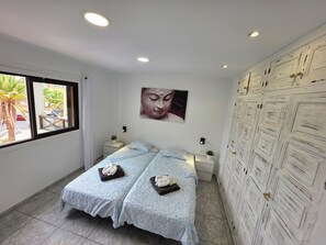 2 slaapkamers, een strijkplank/strijkijzer, gratis wifi, beddengoed
