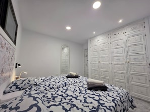 2 slaapkamers, een strijkplank/strijkijzer, gratis wifi, beddengoed